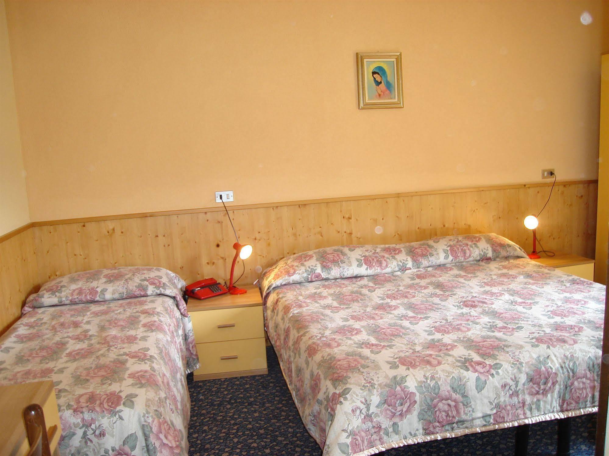 Hotel Spampatti Кастьоне-делла-Презолана Экстерьер фото